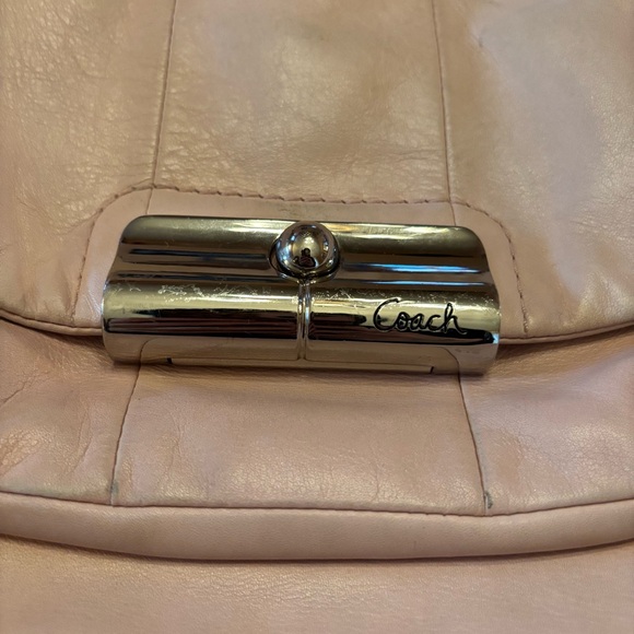 Baby pink leather coach shoulder bag - Picture 2 of 14